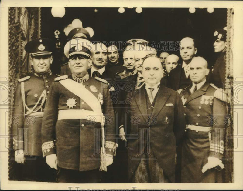 Load image into Gallery viewer, 1933 Press Photo Presidents of Brazil &amp; Argentina Meet in Rio de Janeiro
