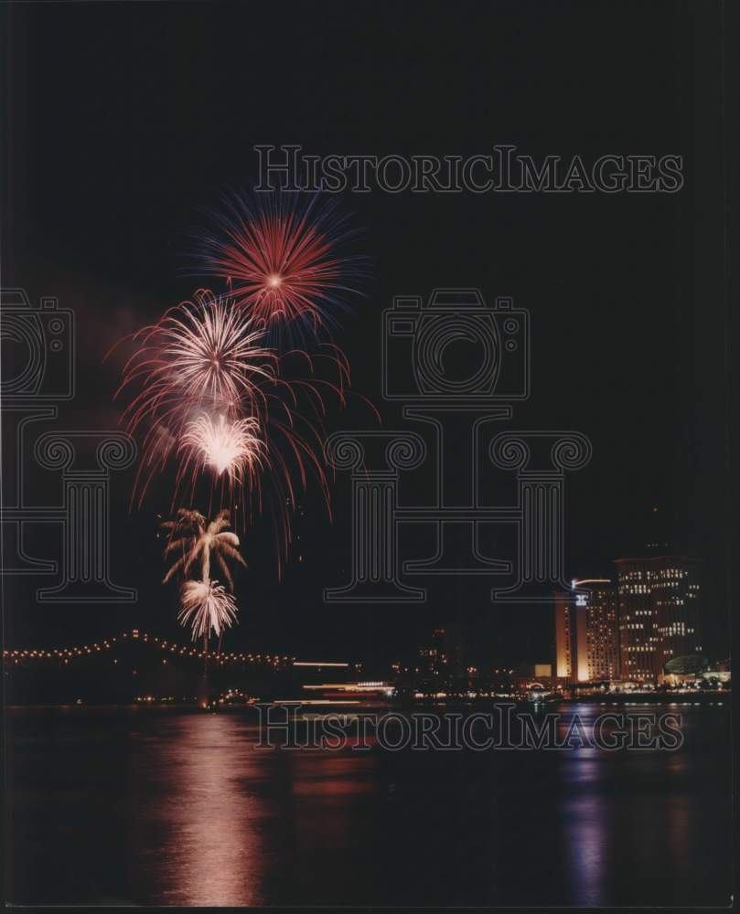 1977 Press Photo Fireworks over Water - nox28696