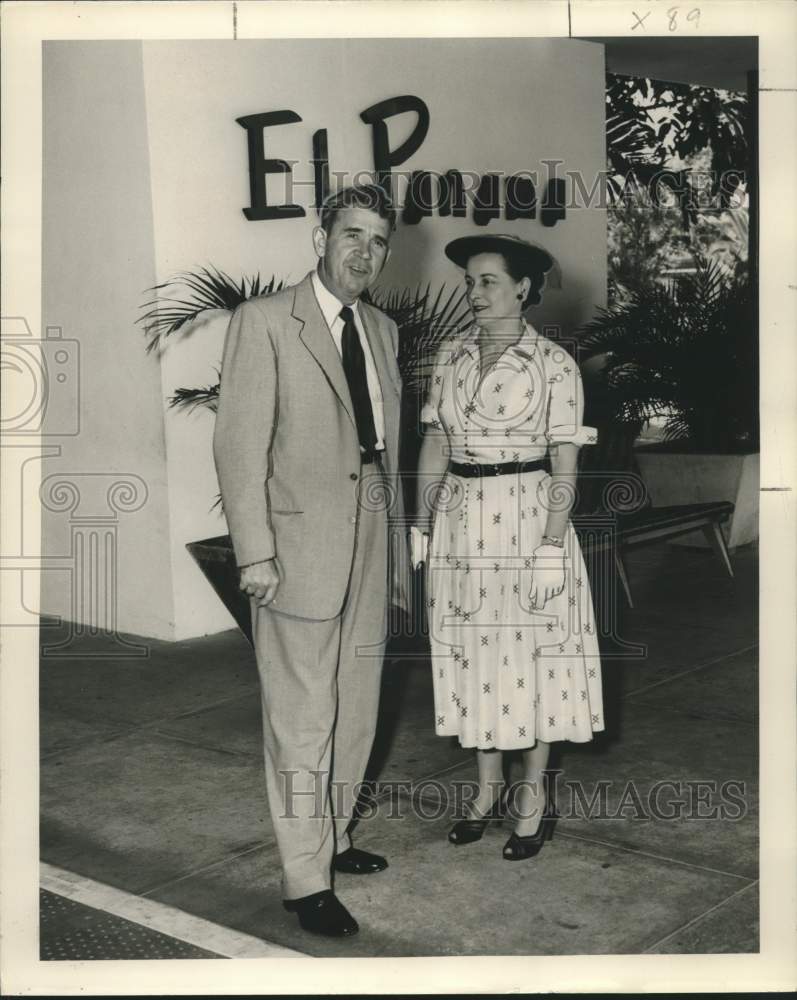 1952 Press Photo Governor &amp; Mrs. Robert Kennon on vacation at El Panama Hotel- Historic Images