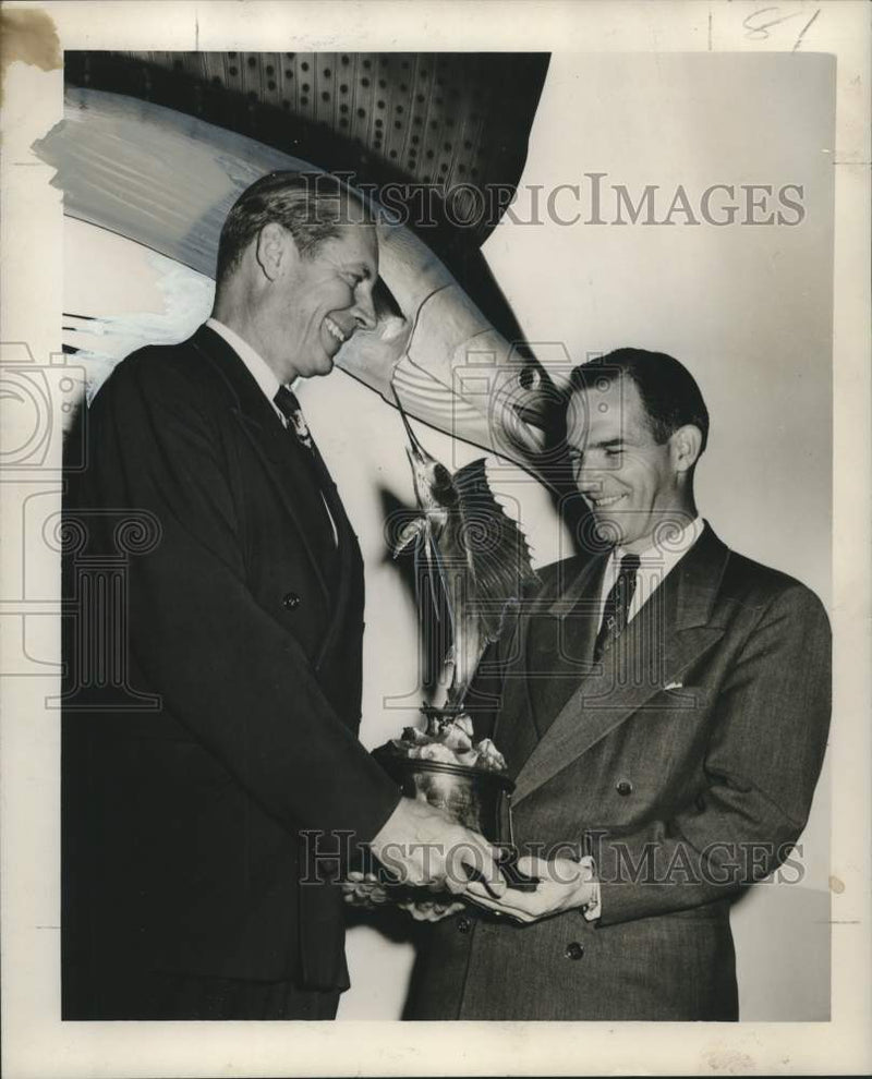 Load image into Gallery viewer, 1951 Press Photo R.L. Keys, Walt Cutshall with Fishing Trophy - nox28762
