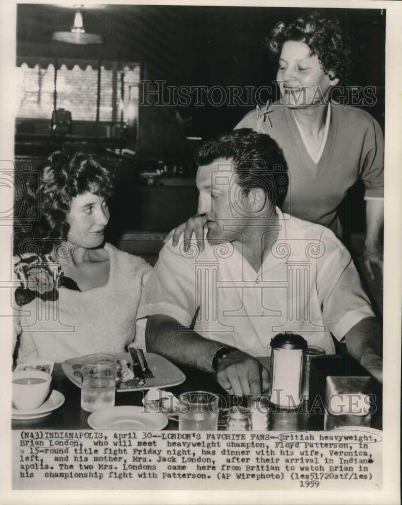 1959 Press Photo British Boxer Brian London, Wife, Mom in Indianapolis for Fight