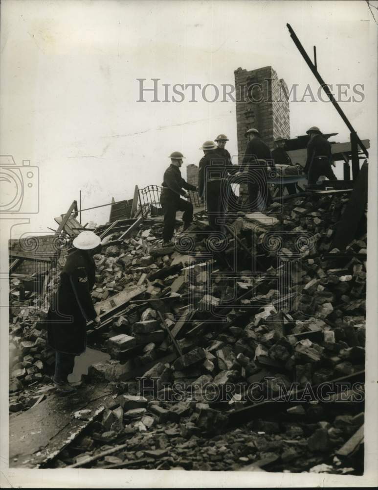 Load image into Gallery viewer, 1951 Press Photo Atomic Defense Training School, Easingwold, England - nox28828

