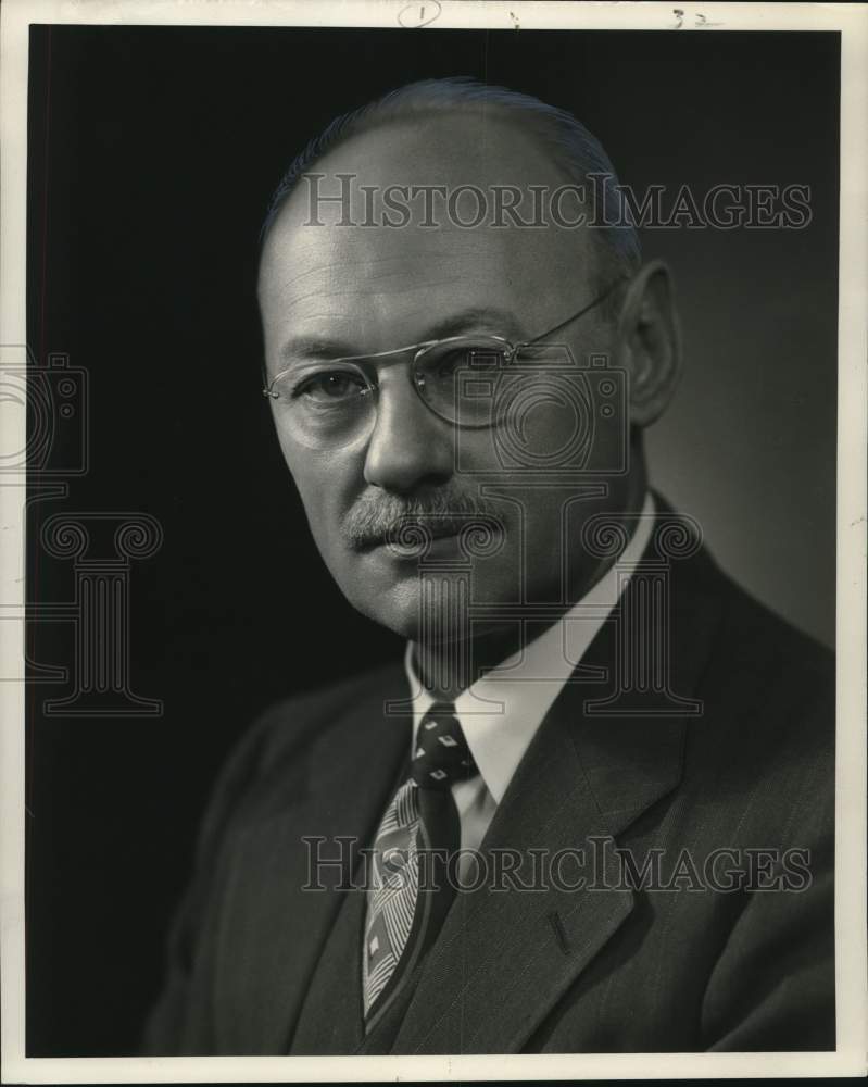 1953 Press Photo Eastman Kodak Company's Howard Kirby of Rochester, New York