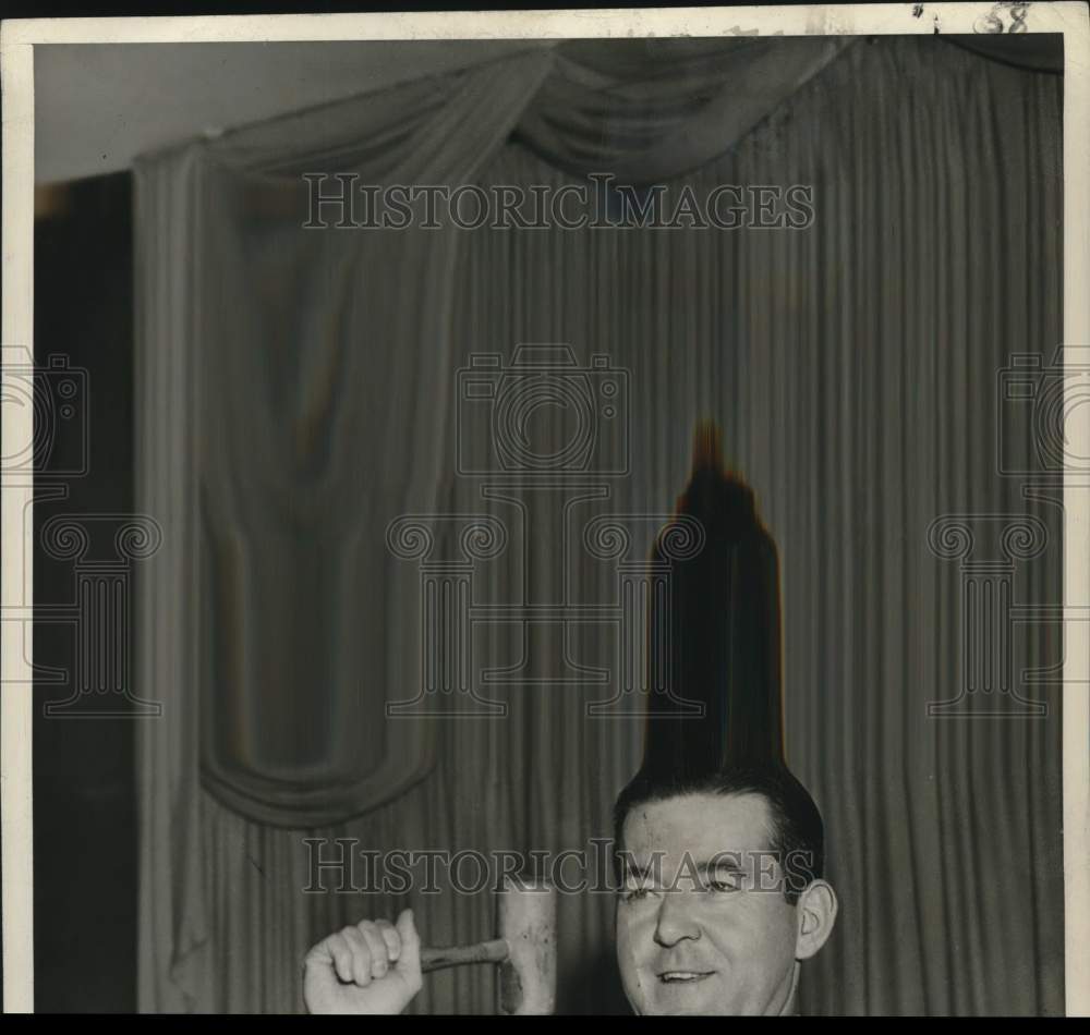 Press Photo Man with Gavel - nox28883