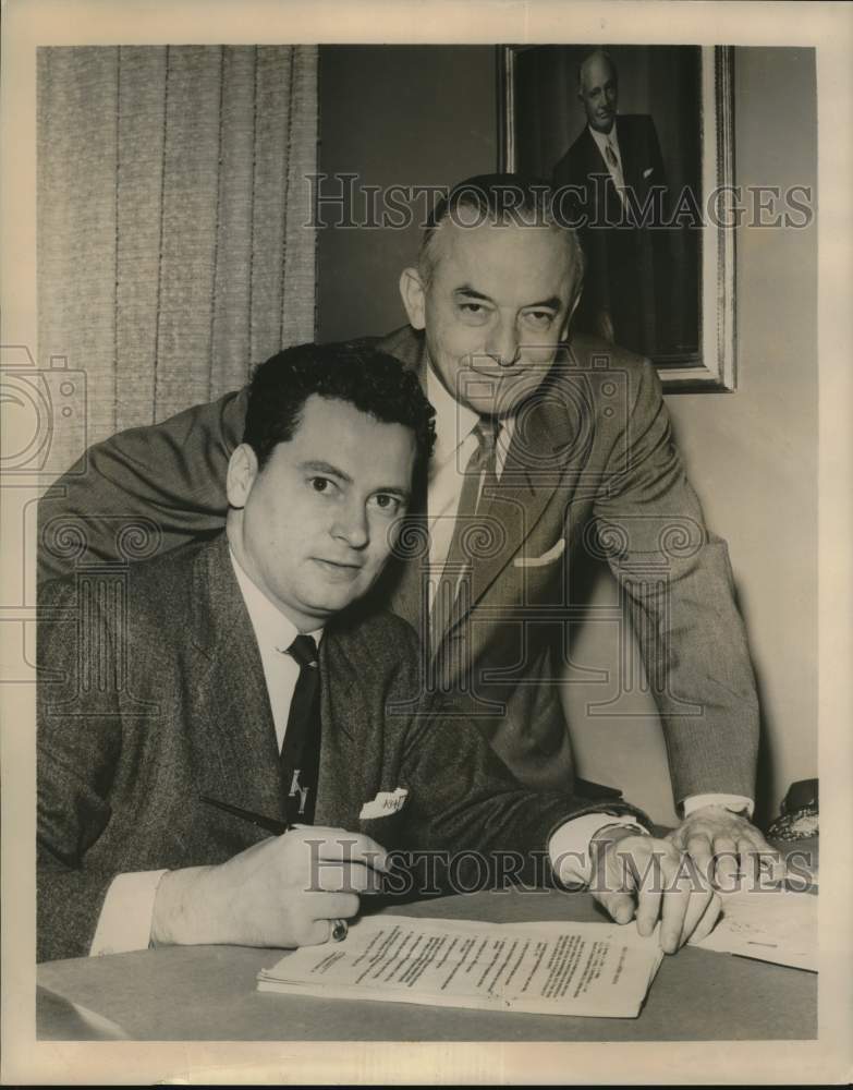 1957 Press Photo HIlton Hotels, Hertz Corporation Executives Sign Contract