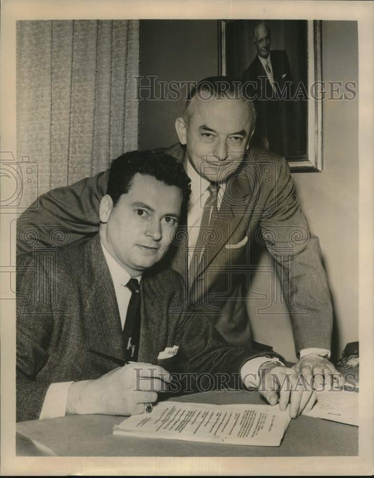 1957 Press Photo HIlton Hotels, Hertz Corporation Executives Sign Contract