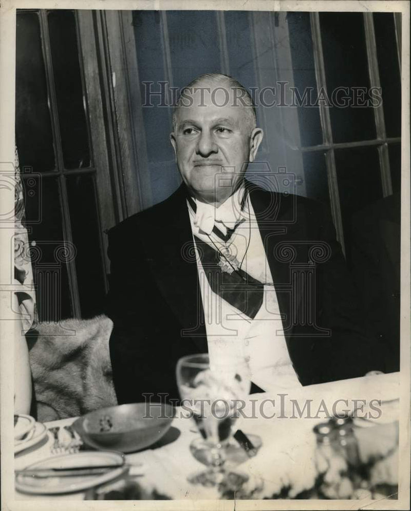 Load image into Gallery viewer, 1955 Press Photo Sons of the American Revolution Member Milton M. Lory
