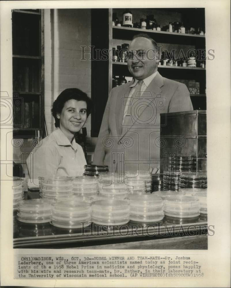 Load image into Gallery viewer, 1958 Press Photo Nobel Prize Winner Dr. Joshua Lederberg and Teammate - his Wif
