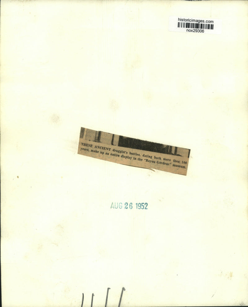 Load image into Gallery viewer, 1952 Press Photo Antique Druggist's Bottles on Display at Bayou Gardens Museum
