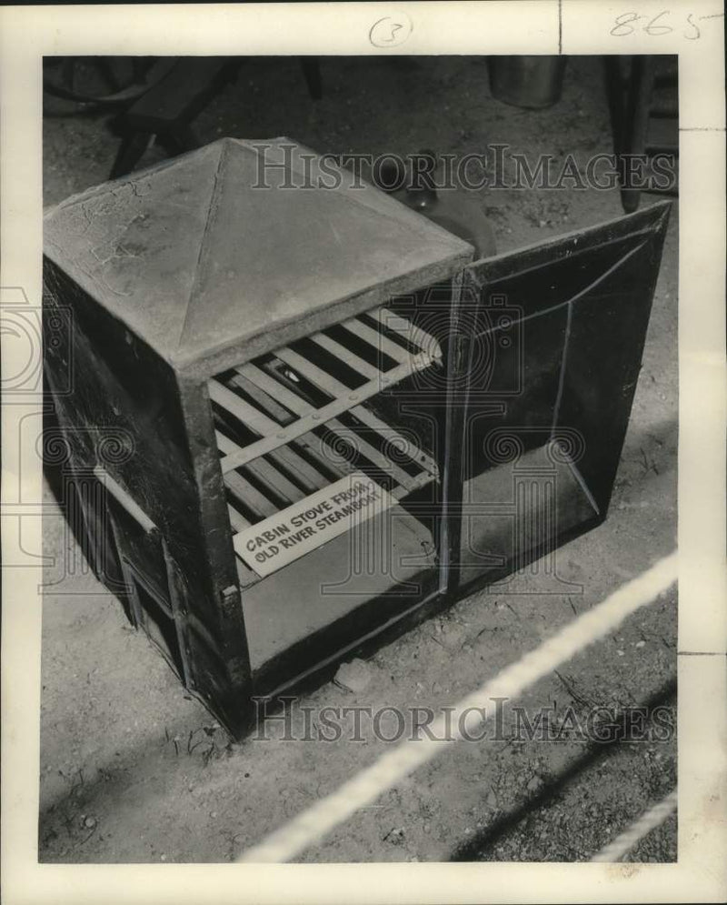 Load image into Gallery viewer, 1952 Press Photo Cabin Stove from Old New Orleans River Boat - nox29308

