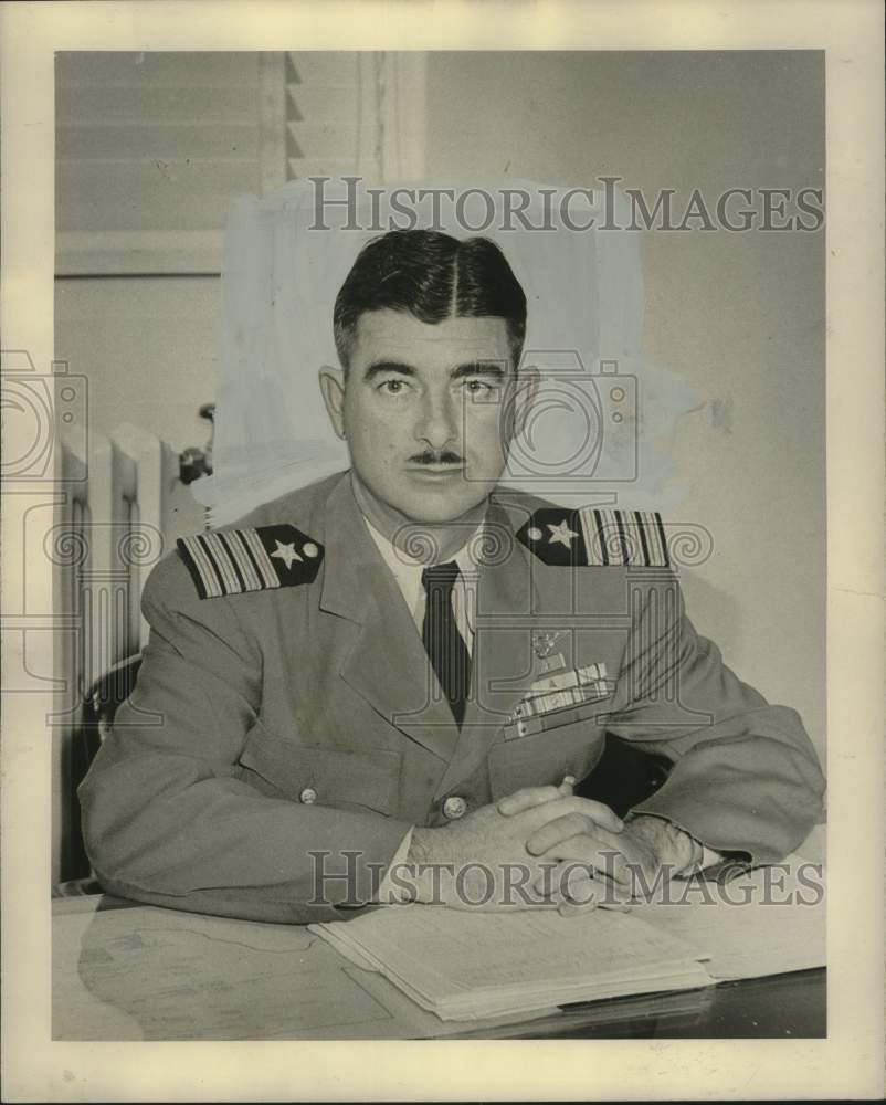 1946 Press Photo New Orleans Naval Air Station Commander Captain James E. Leaper
