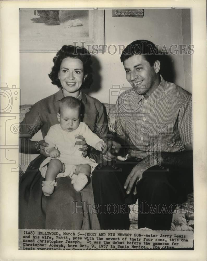 Load image into Gallery viewer, 1958 Press Photo Actor Jerry Lewis, wife Patti, and Newest Baby Son
