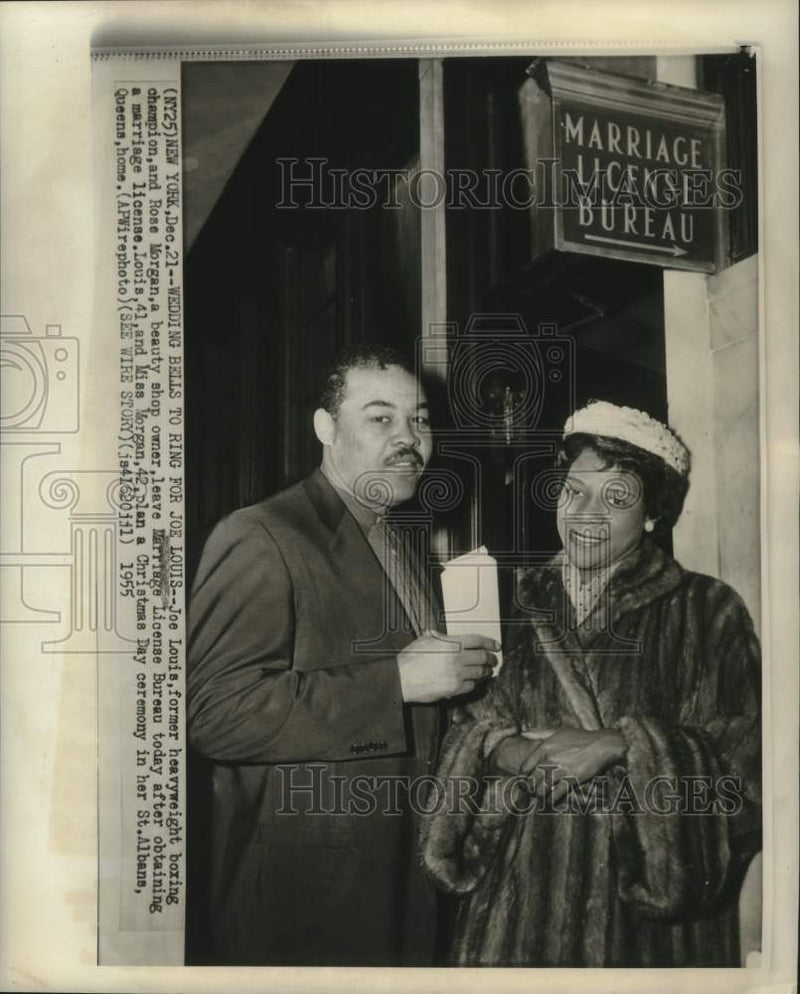 Load image into Gallery viewer, 1955 Press Photo Former Boxing Champ Joe Louis &amp; Fiancee Get Marriage License
