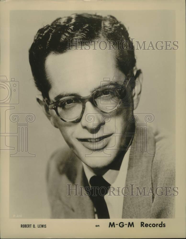 1954 Press Photo TV Host-Actor Robert Q. Lewis - nox29556