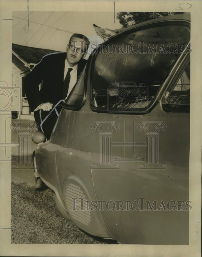 Load image into Gallery viewer, 1957 Press Photo Dock Board Publicist Michael Kirk Pushes Car, New Orleans
