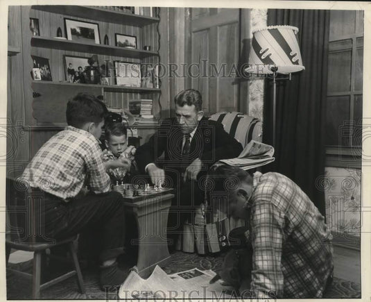 1952 Press Photo Newly Elected Louisiana Judge Robert F. Kennon in Den with Sons