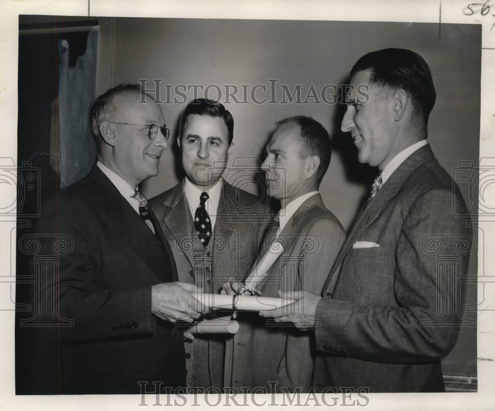 1952 Press Photo Chartered Property Casualty Underwriter Title to 3 Orleanians- Historic Images