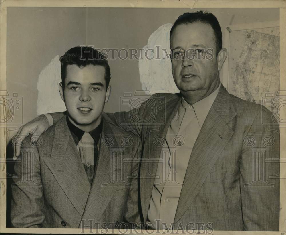1951 Press Photo John E. Kirby (l) after being discharged from 281 days service
