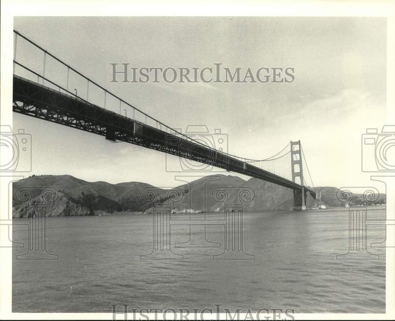 Load image into Gallery viewer, Press Photo The Golden Gate Bridge in San Francisco, California - nox29673
