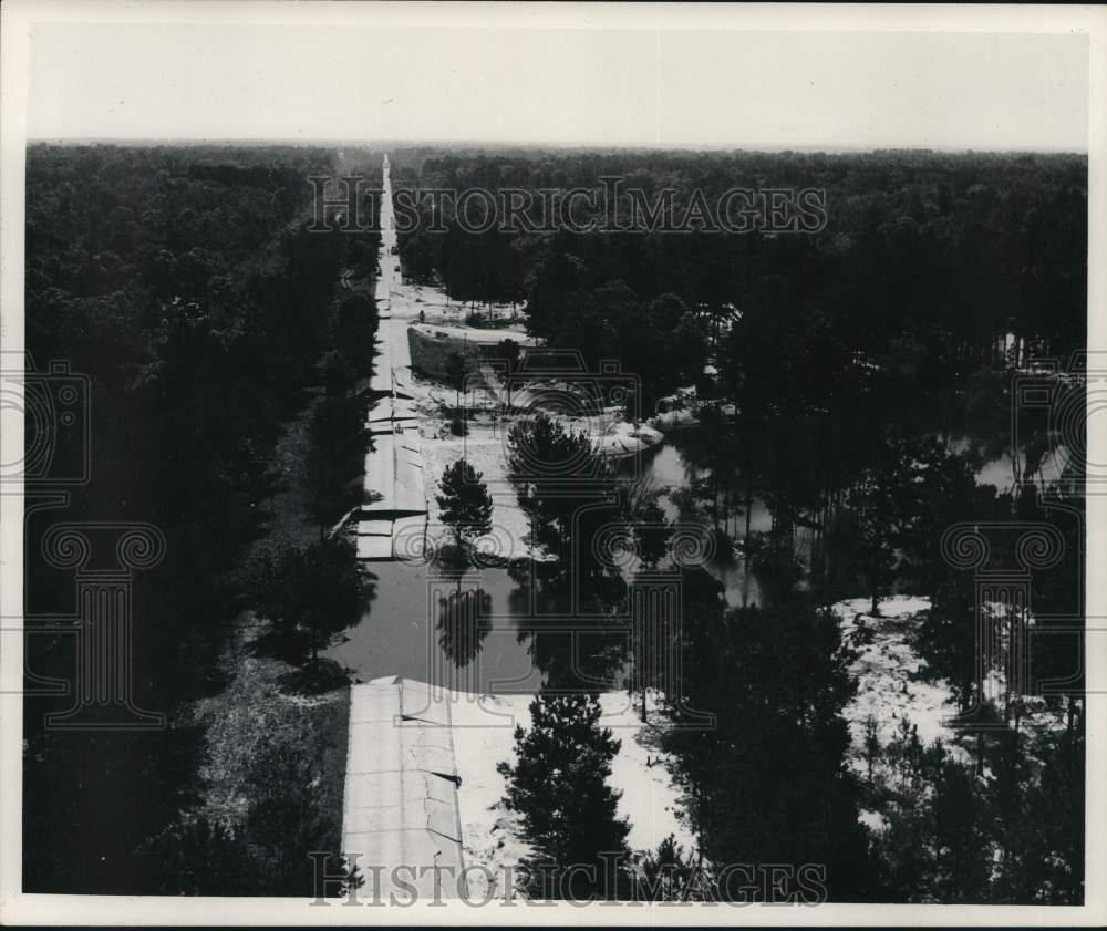 1953 Press Photo Aerial view of flood damage on the highway in Jefferson Parish