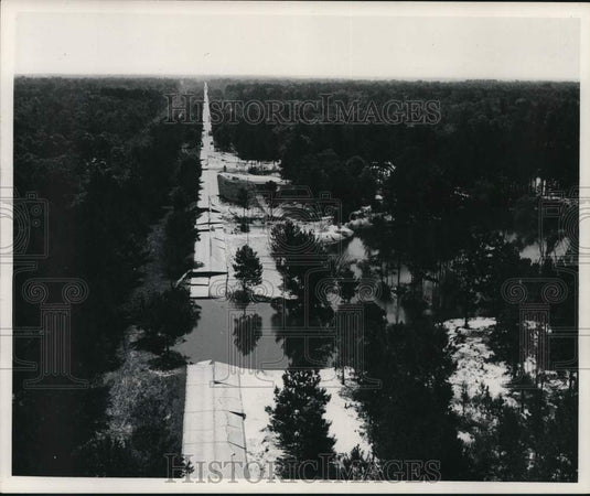1953 Press Photo Aerial view of flood damage on the highway in Jefferson Parish