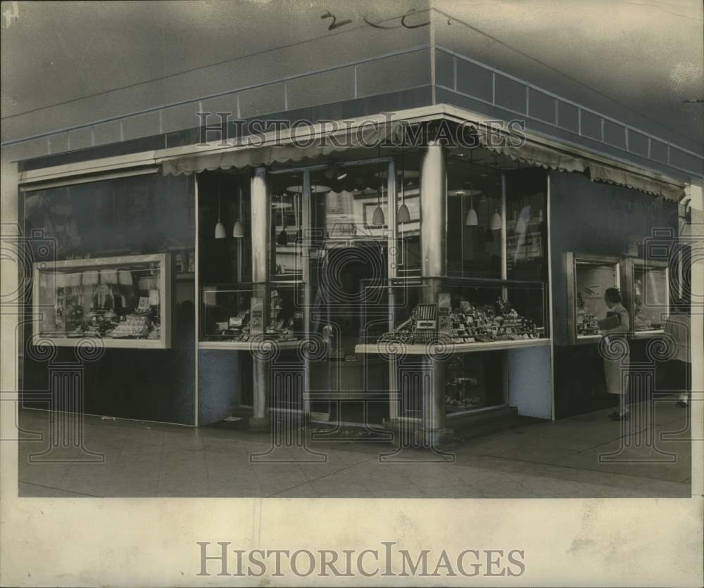 1951 Press Photo Exterior of Remodeled Kagan&#39;s Store, New Orleans - nox29792