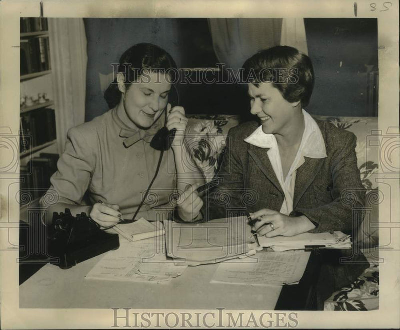 Load image into Gallery viewer, 1949 Press Photo Youth Concerts Planning Committee Members - nox29824
