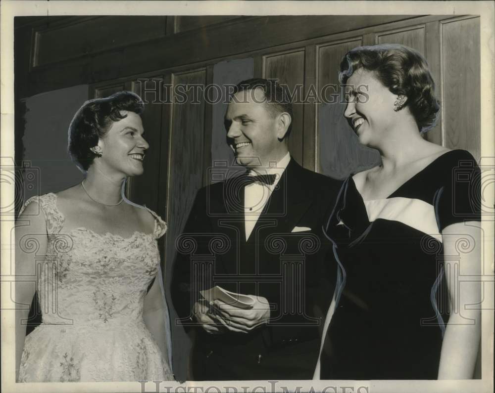 1957 Press Photo Guests at Randolph Macon Woman's College Alumnae Dinner