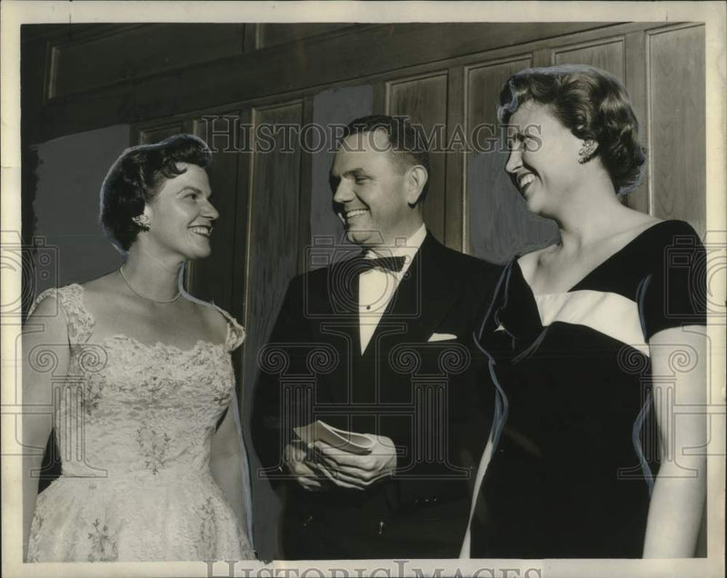 Load image into Gallery viewer, 1957 Press Photo Guests at Randolph Macon Woman's College Alumnae Dinner

