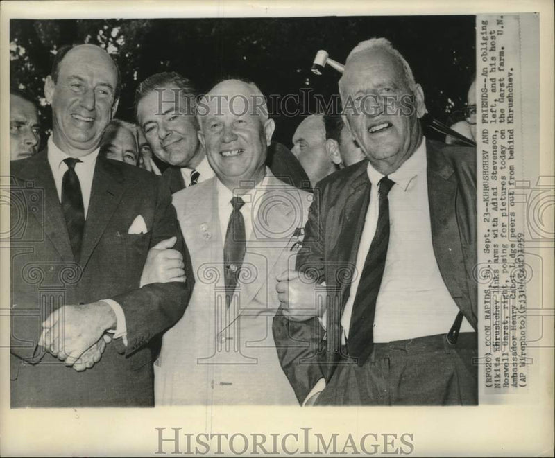 Load image into Gallery viewer, 1959 Press Photo Premier Nikita Khrushchev, Diplomats at Roswell Garst's Farm
