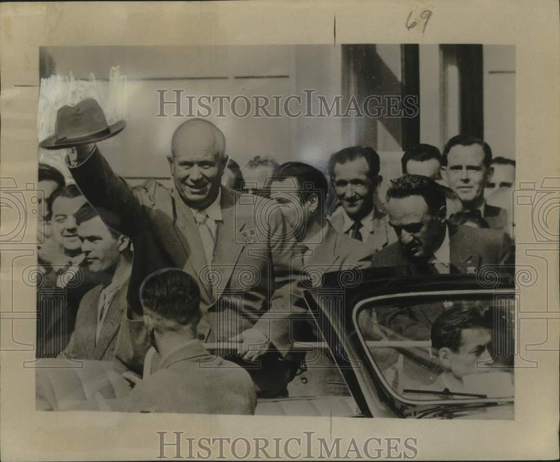 Load image into Gallery viewer, 1958 Press Photo Soviet Premier Nikita Khrushchev in Motorcade - nox29846
