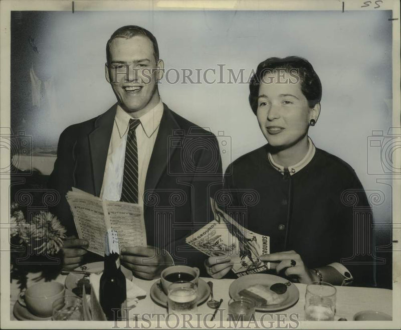 Load image into Gallery viewer, 1956 Press Photo Tom Loop, Betty Osborn - nox29897
