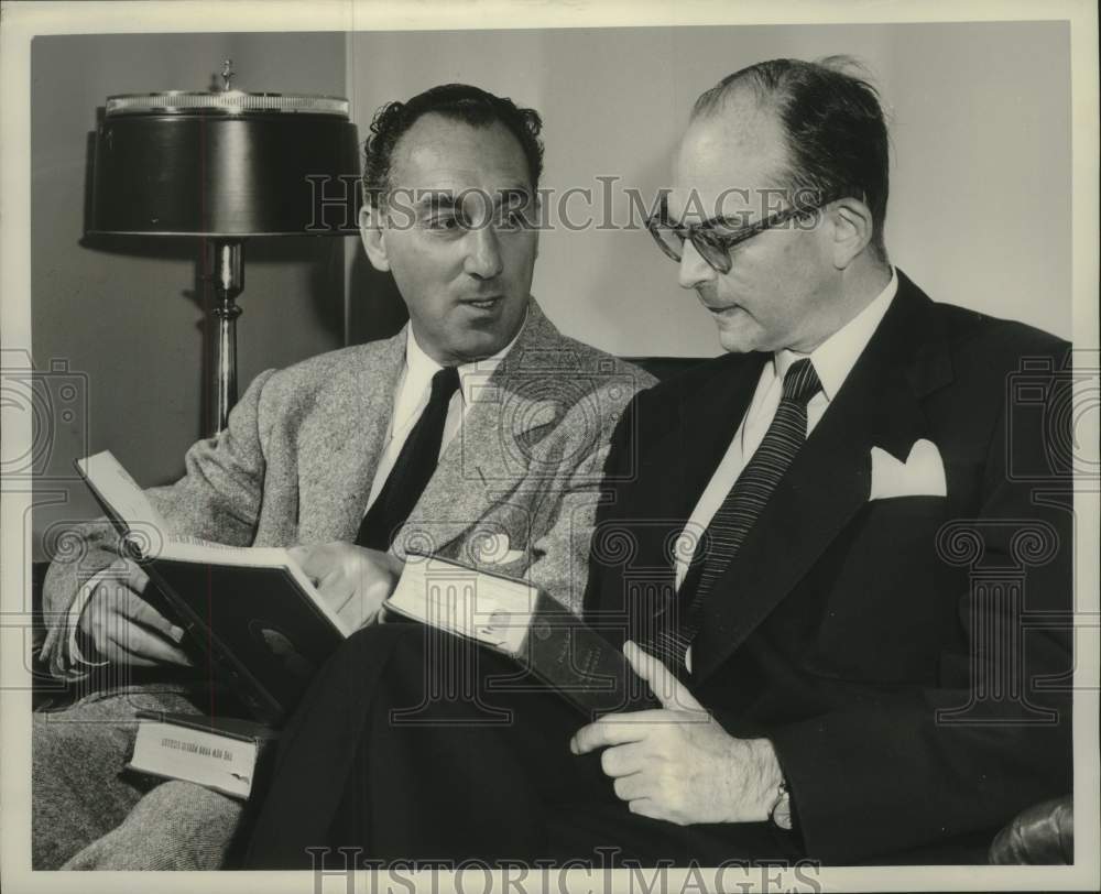 1953 Press Photo Filmmaker Stefan Lorant, Screenwriter Mort Lewis - nox29904