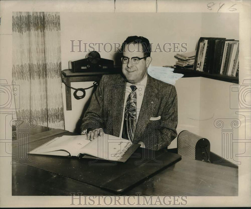 Load image into Gallery viewer, 1954 Press Photo Week's Guest Editor Walter T. Long, Owner of Long Electrical
