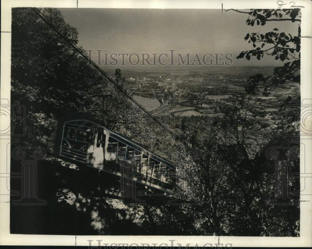 1951 Press Photo Lookout Mountain Incline Railway Car, Charranooga - nox29954