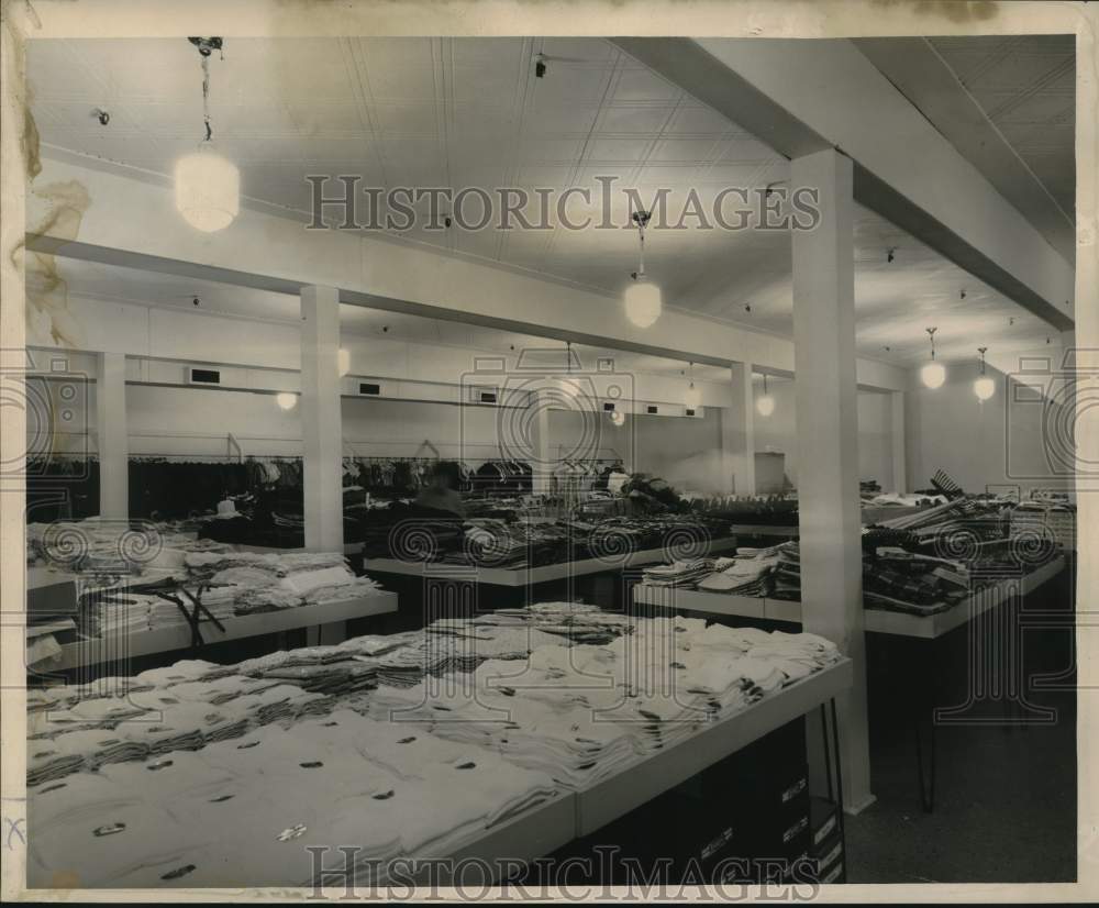 1959 Press Photo Clothing in Gretna King Dollar Store - nox29990