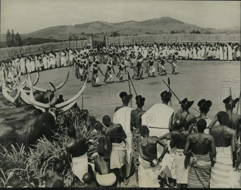 1950 Press Photo Watussi Ceremony in &quot;King Solomon&#39;s Mines&quot; - nox29998