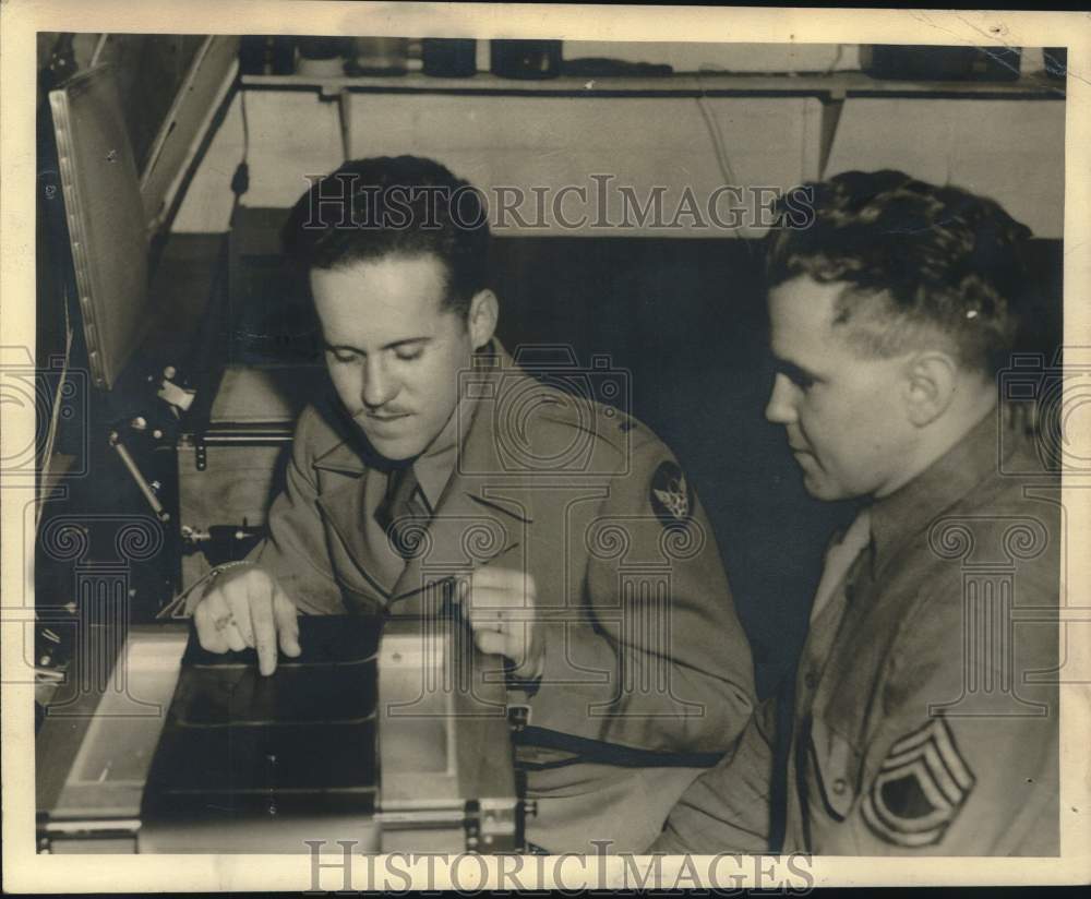 1944 Press Photo Servicemen Examine Bomb Strike Photos at B-24 Liberator Station
