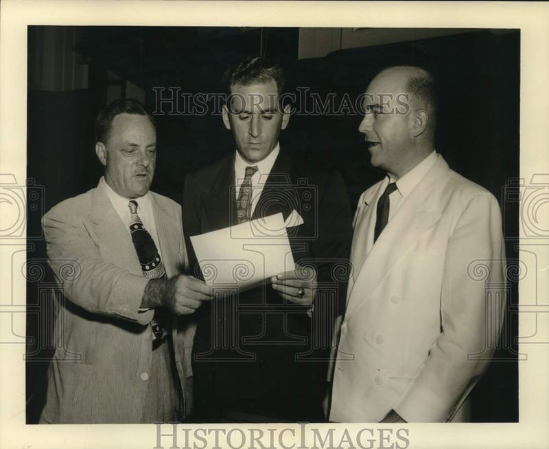 Load image into Gallery viewer, 1949 Press Photo Clem Bernard, Milton LeBlanc, Sidney de Urmas - nox30033
