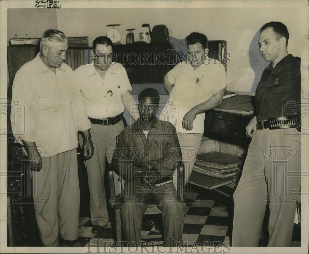 1953 Press Photo Murderer PFC. Mack C. Lewis sits surrounded by law enforcement