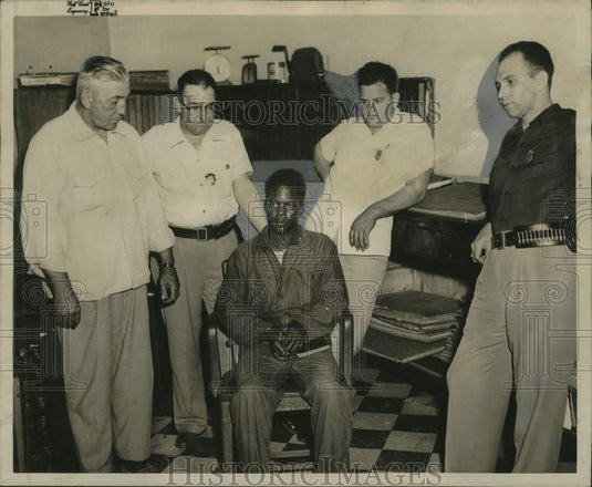 1953 Press Photo Murderer PFC. Mack C. Lewis sits surrounded by law enforcement