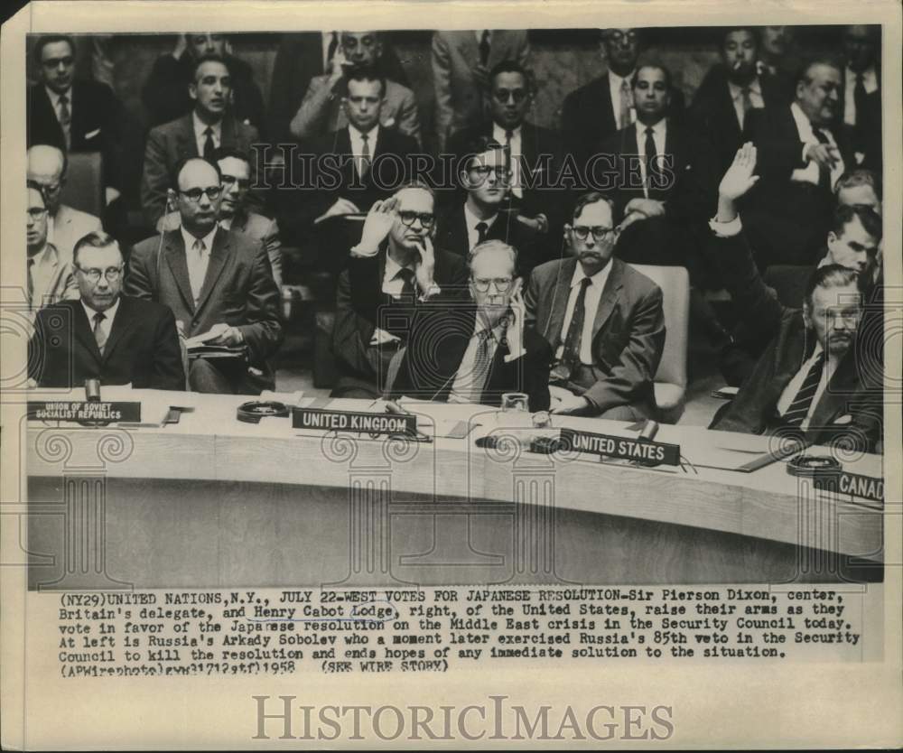 1958 Press Photo United States, British Delegates Vote at United Nations