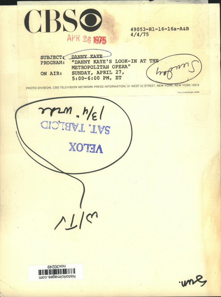 1975 Press Photo Danny Kaye looks in at the Metropolitan Opera on CBS