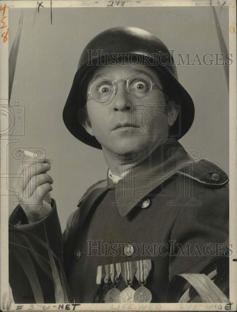 1971 Press Photo Comedian Arte Johnson in &quot;Arnold&#39;s Closet Revue&quot; Comedy Show