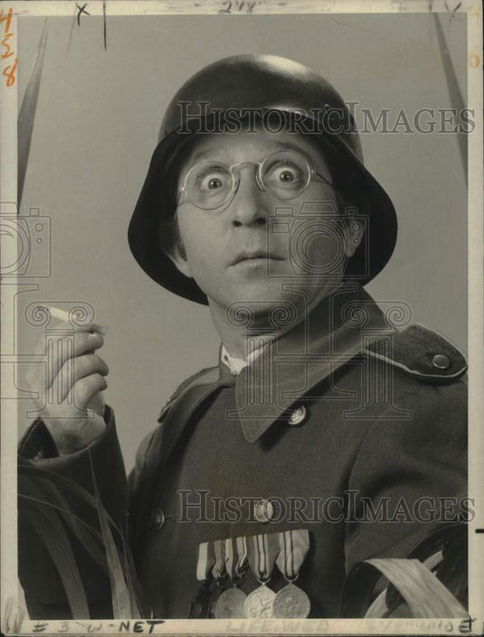1971 Press Photo Comedian Arte Johnson in "Arnold's Closet Revue" Comedy Show