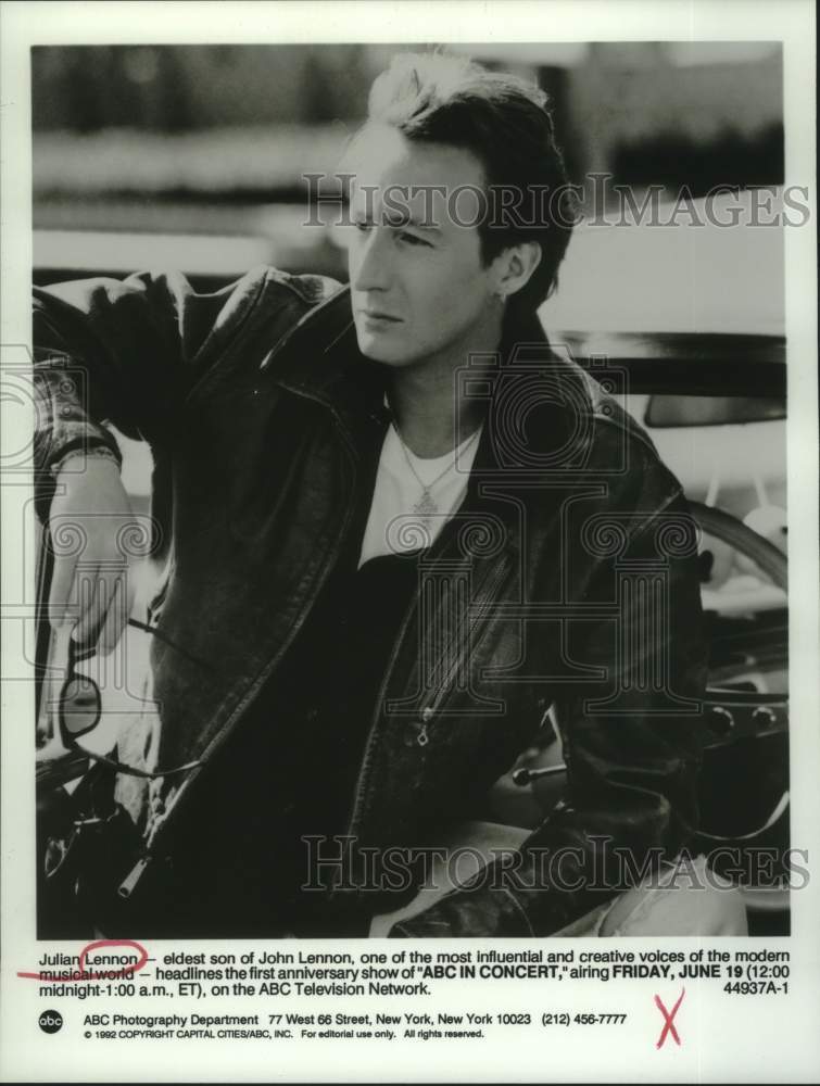 Load image into Gallery viewer, 1992 Press Photo Julian Lennon headlines anniversary show of "ABC in Concert"

