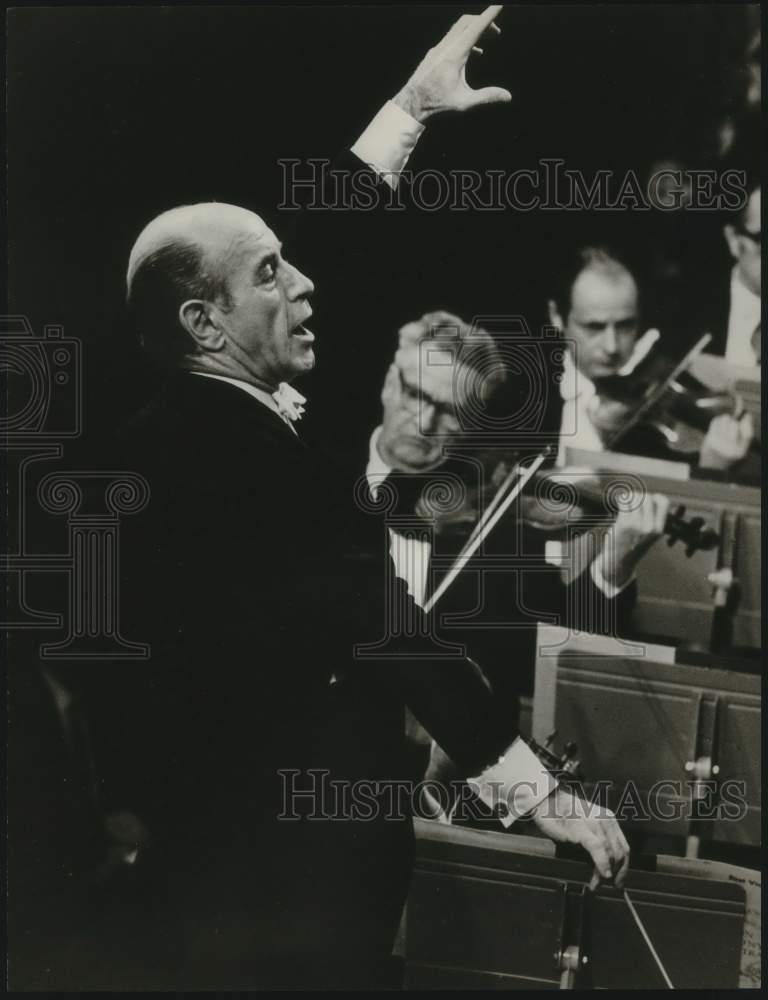 1977 Press Photo Erich Leinsdorf, Orchestra Conductor. - nox30624