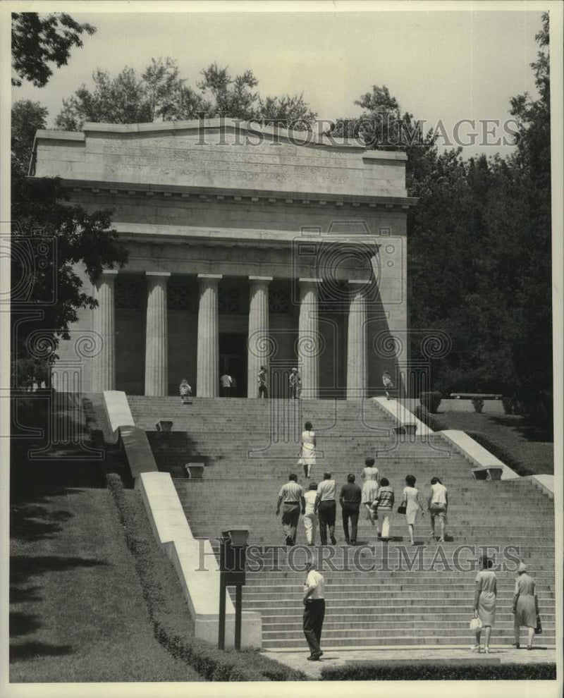 Load image into Gallery viewer, 1976 Press Photo Abraham Lincoln Birthplace National Historic Site. - nox30664
