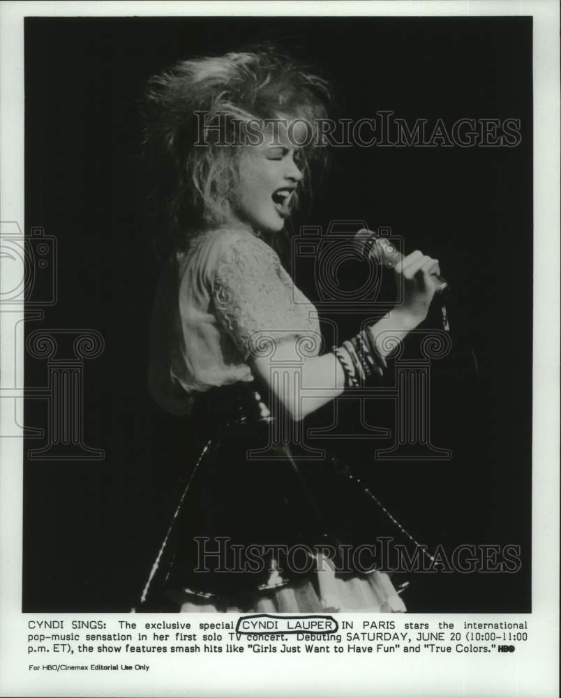 1987 Press Photo Cyndi Lauper in her first TV concert &quot;Cyndi Lauper in Paris.&quot;
