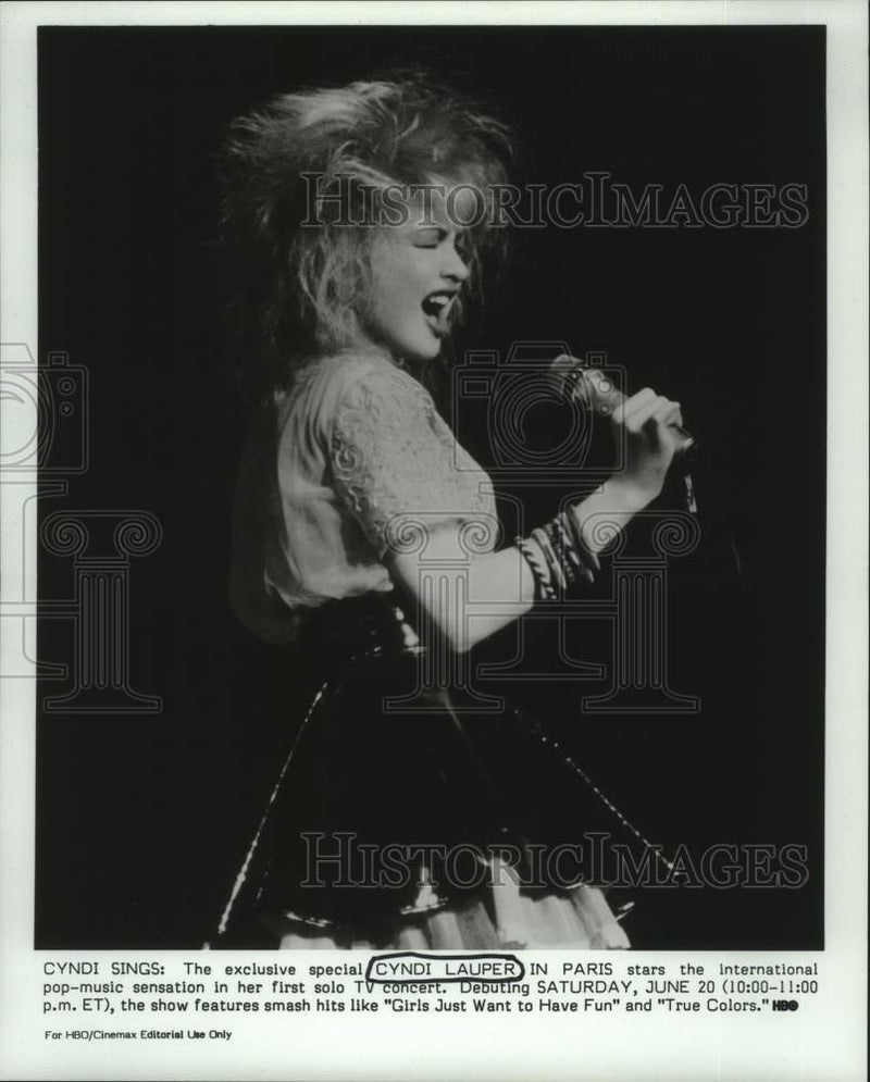 Load image into Gallery viewer, 1987 Press Photo Cyndi Lauper in her first TV concert "Cyndi Lauper in Paris."
